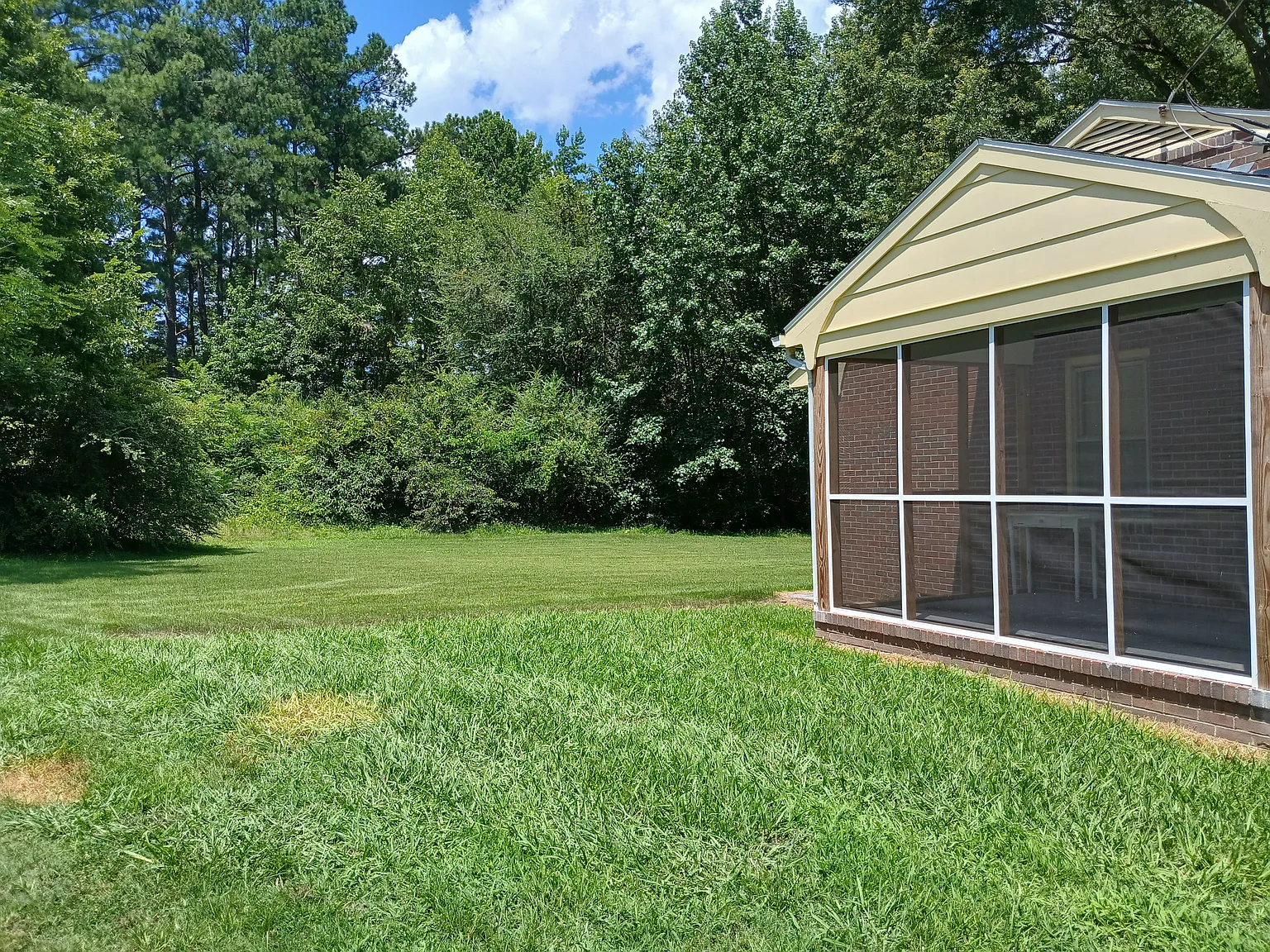 3 bed, 1048 sqft, $1,500 — Photo 2