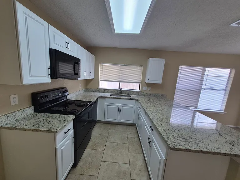 8469 Maple Ridge Dr — Photo 14