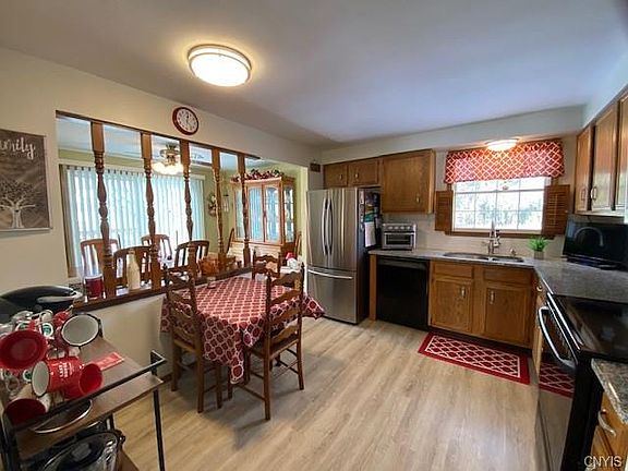 3rd image of 6220 Palisades Dr