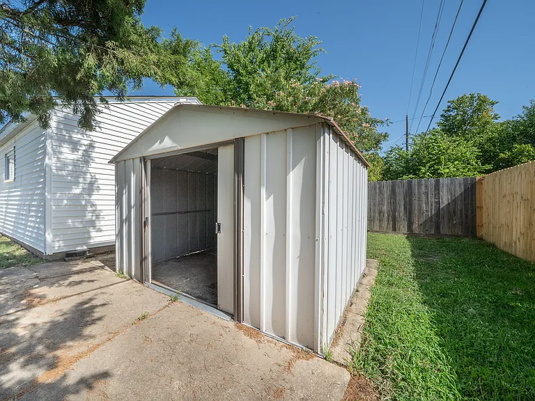 3118 S McLean Blvd — Photo 22