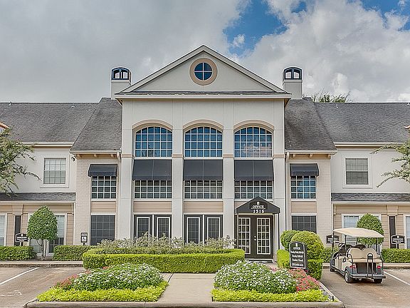 Leasing Office at Regatta Apartments