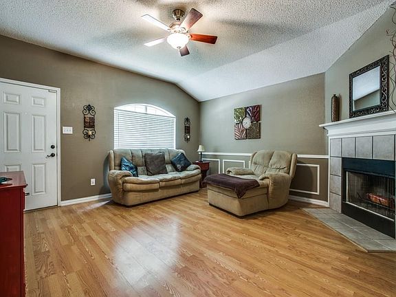 5th image of 640 Blueberry Hill Ln