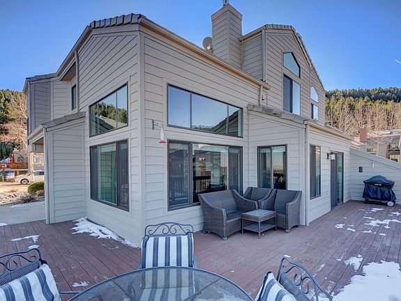 Rear patio/ deck
