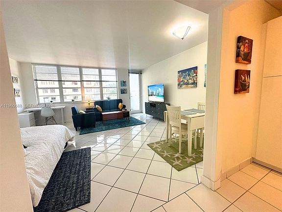 4th image of 100 Lincoln Rd #307