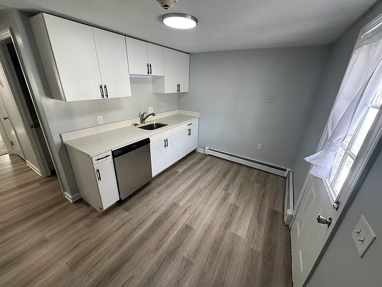 Lake Street Apartments — Photo 11