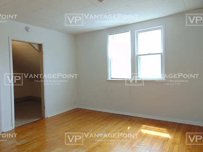 1163 McCormick St — Photo 10