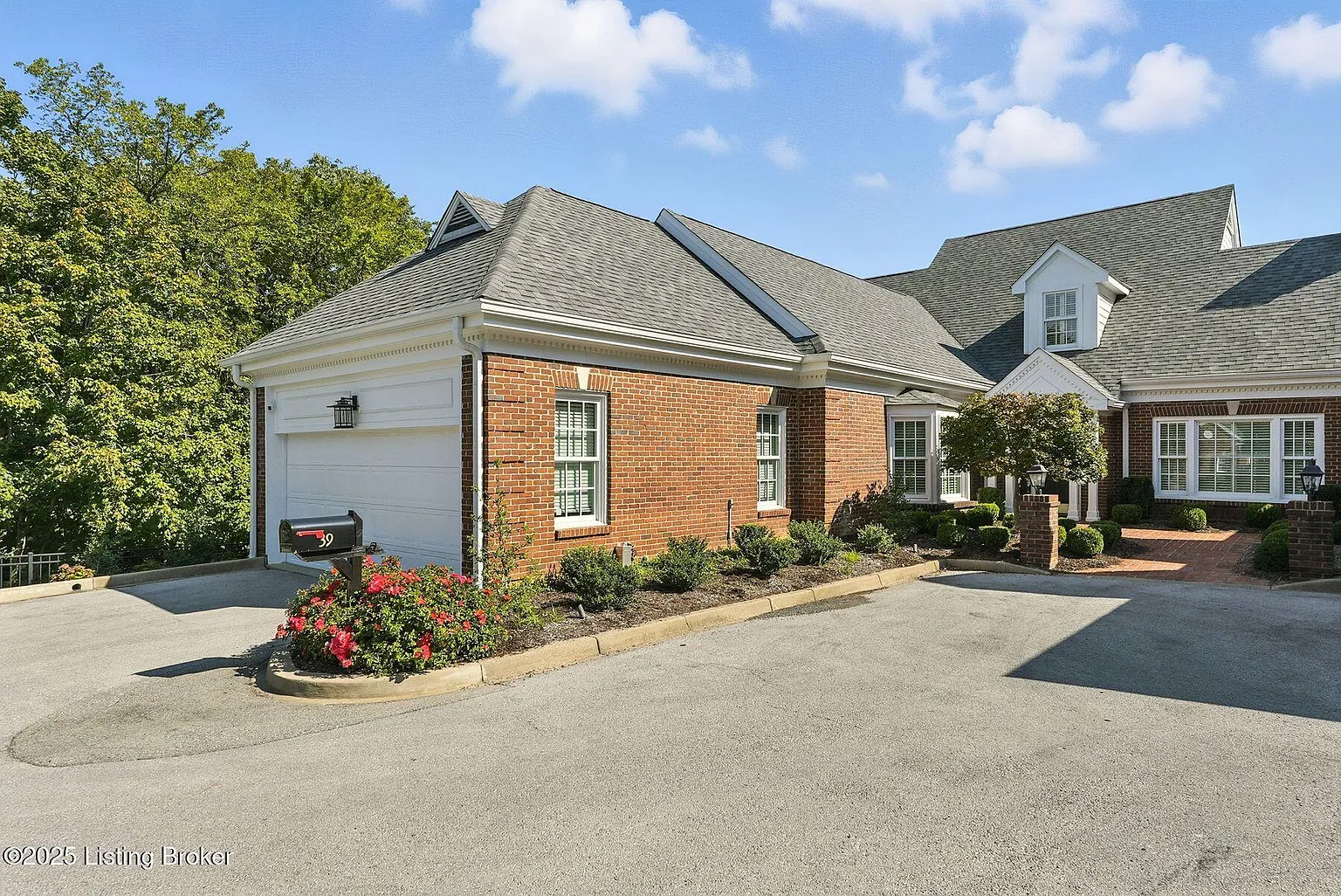 39 Brownsboro Hill Rd photo 1