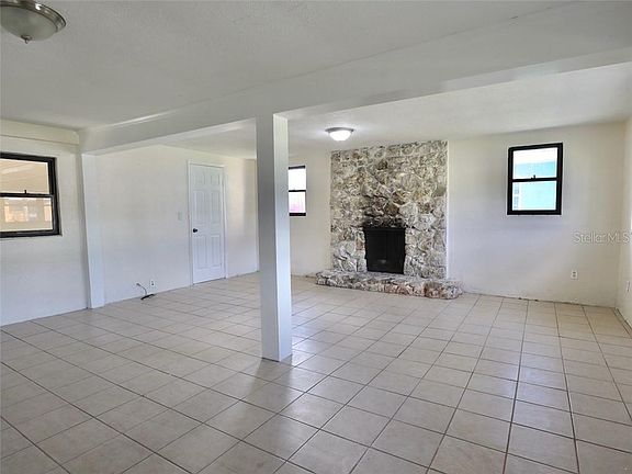 2nd image of 115 N Linden Dr