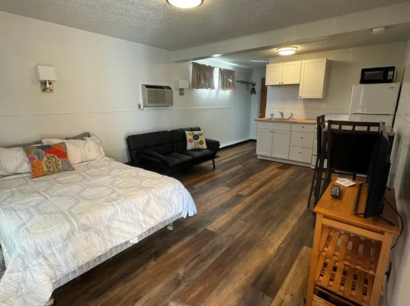 517 1st St S #L, Shelby, MT 59474