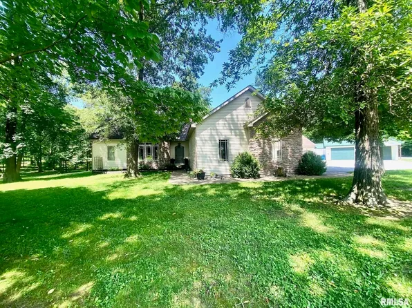 10950 Prestwick Dr, Benton, IL 62812