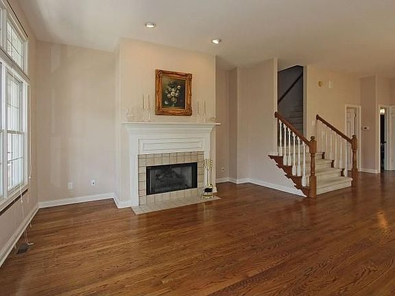 2nd image of 319 W Walnut St