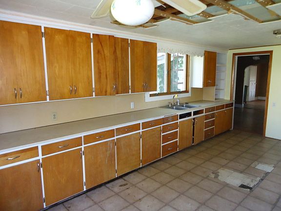 3rd image of 411 W 5th St