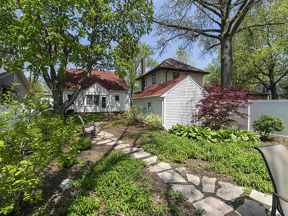 5th image of 2416 W Moss Ave