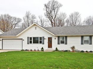 232 Hargrove Pl, West Bend, WI 53095