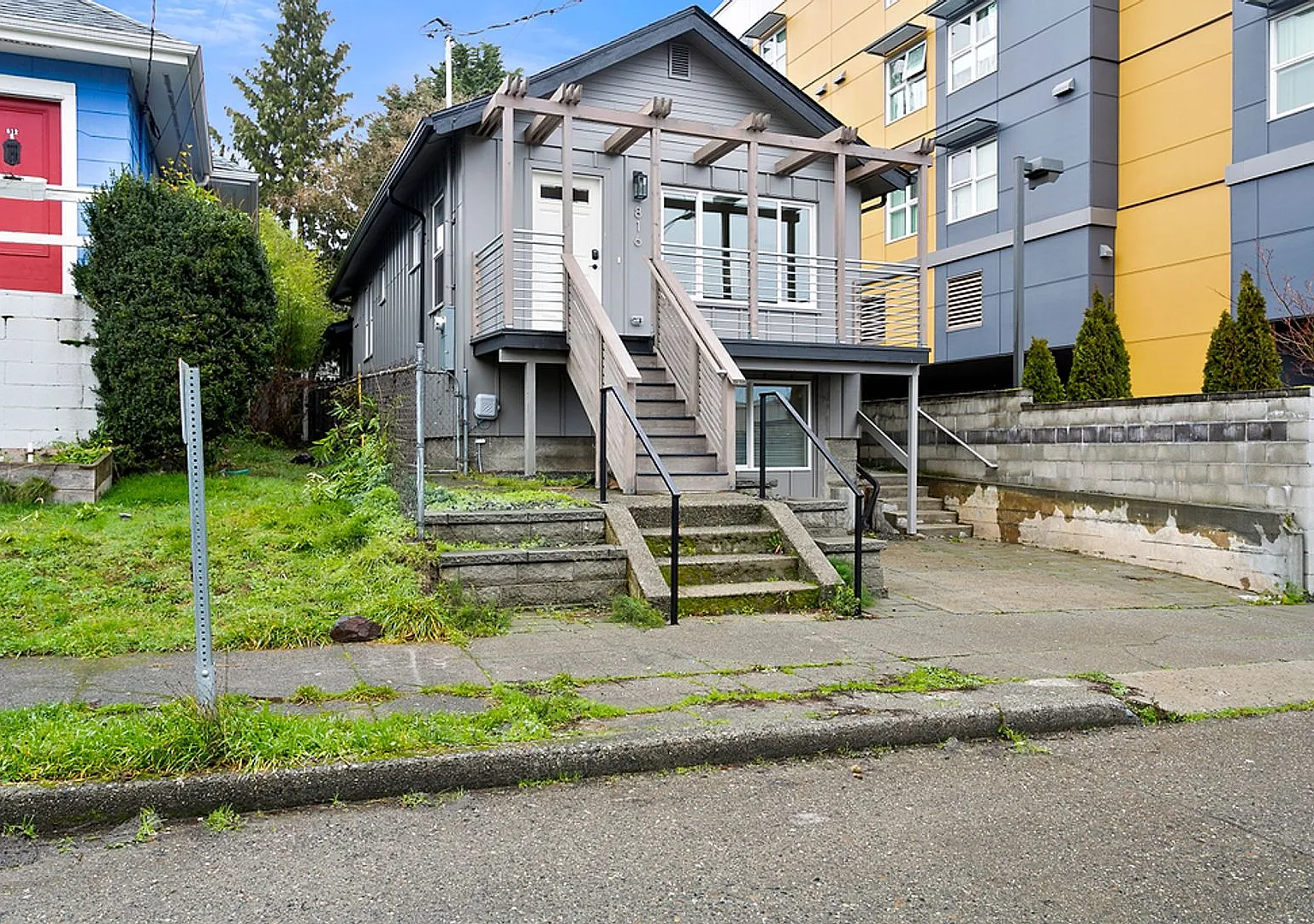 Three Bedroom Fremont Home with a Private Lower Level Suite, Fenced Yard and Driveway Parking — Photo 3