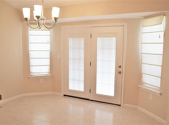 5th image of 867 Saint Andrews Dr