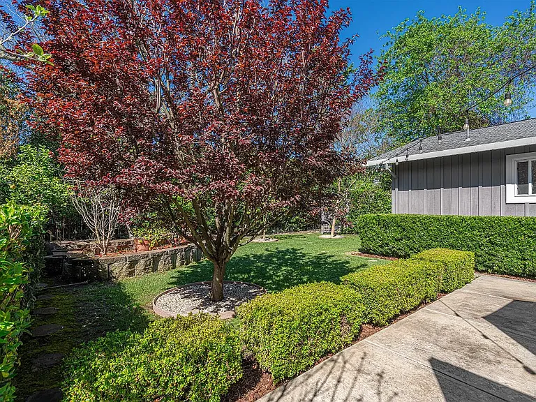 1323 Prentice Dr — Photo 17