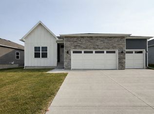 25079 Eagle Vista Dr, Adel, IA 50003