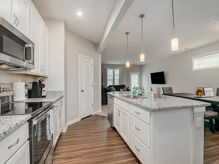 950 Southline Dr — Photo 2