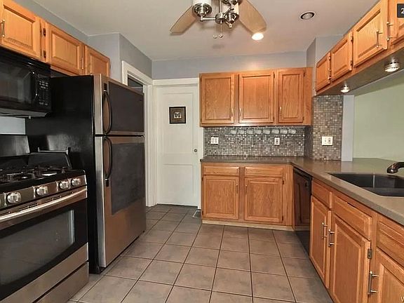 3rd image of 124 Callodine Ave