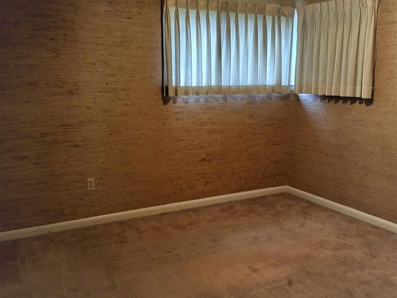 4th image of 1312 Alameda Dr