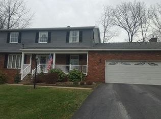 1502 Woodview Dr, Greensburg, PA 15601