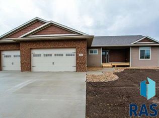 2821 Sunflower Cir, Brandon, SD 57005
