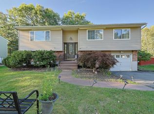 50 Sutton Park Rd, Poughkeepsie, NY 12603