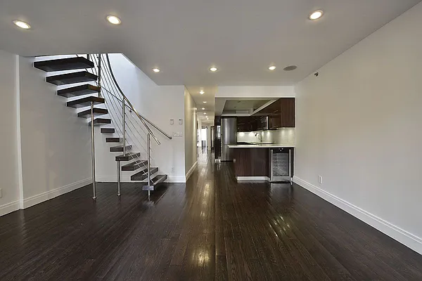 Rented by Starts New York Realty LLC | media 14