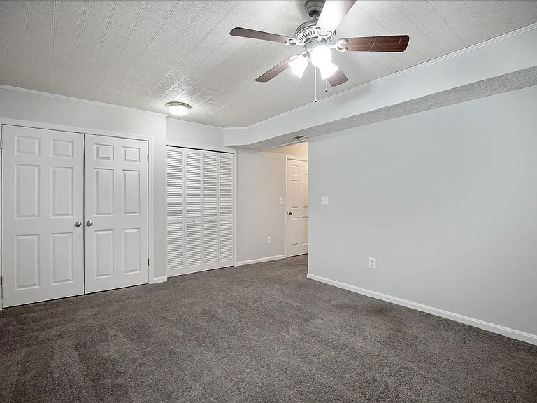 8000 Delores Ct — Photo 35