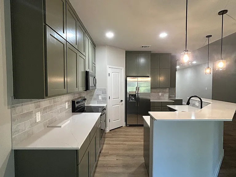 2206 E Avenue G — Photo 8