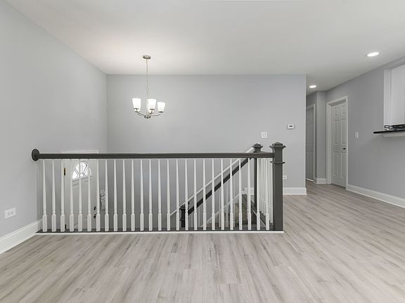 3rd image of 463 E Altgeld Ave