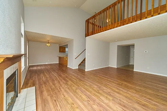 8133 Maple Stream Ln — Photo 3