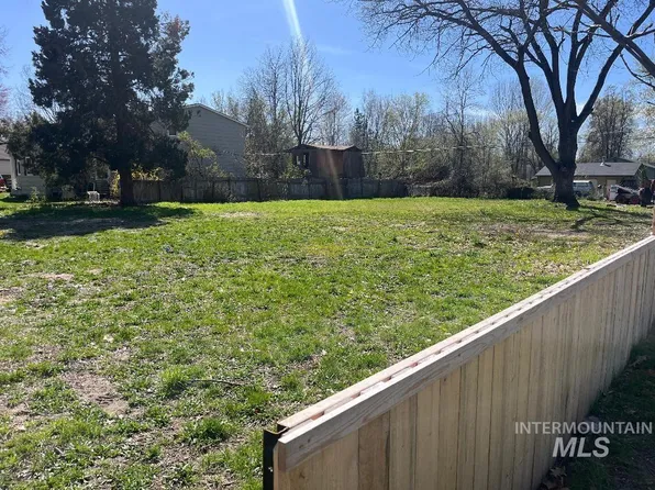 3817 N Sycamore Dr, Boise, ID 83703