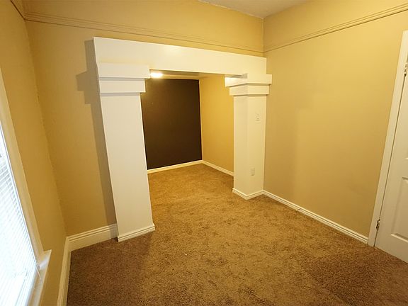 2nd image of 825 N Lowell Blvd