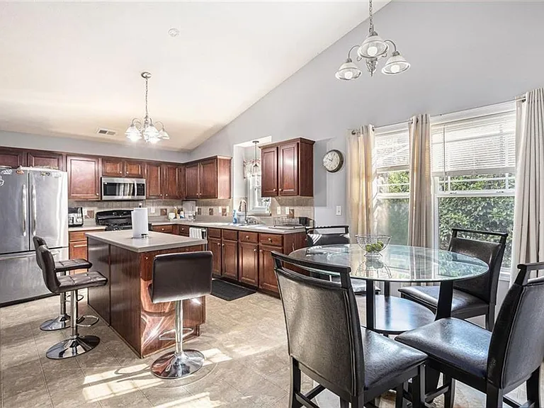 615 Hemlock Ct — Photo 15