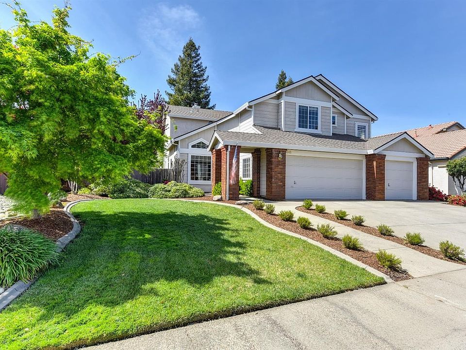***Be sure to view the video virtual tour for the ultimate viewing experience***