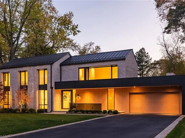 222 Burgundy Dr, Oakville, ON L6J 4G1