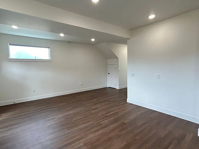 203 Amusement Ave — Photo 9