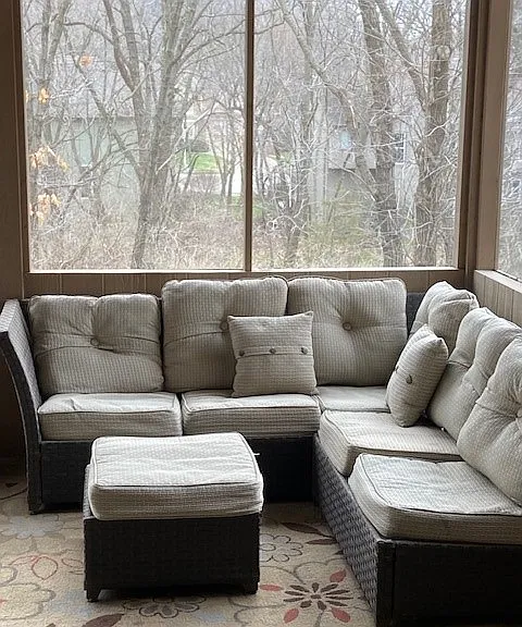 Lower Level Apartment Private Screened Deck with 50" television and Heat Lamp