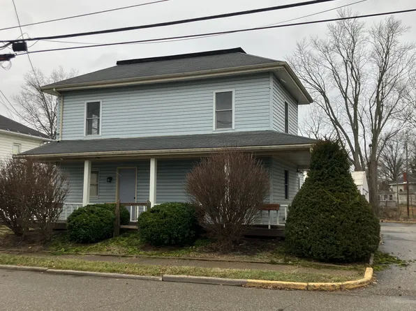 54 Ohio St SW, Navarre, OH 44662