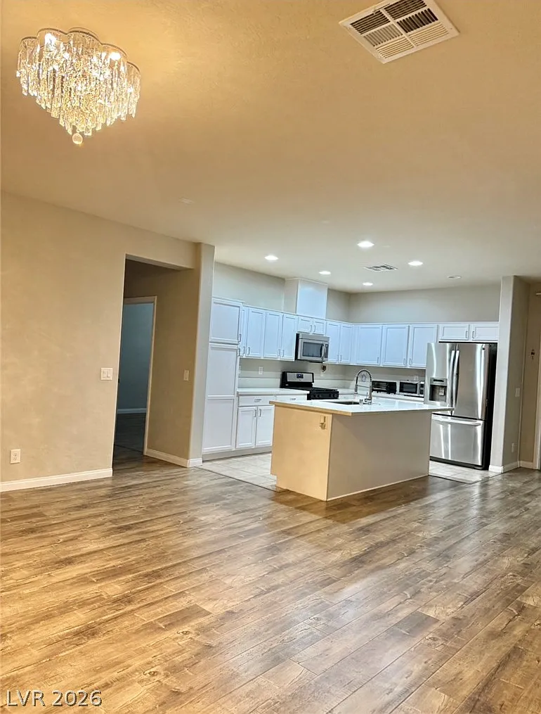 3 bed, 2.0 bath, 1739 sqft, $2,300 — Photo 4