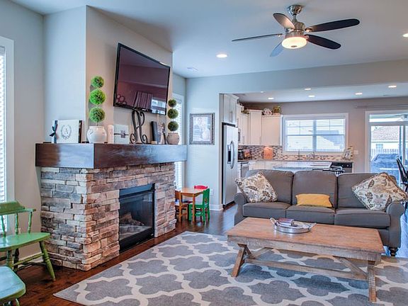 3rd image of 1040 Blue Bell Way