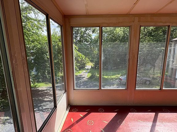 3rd image of 707B Delaware Avenue
