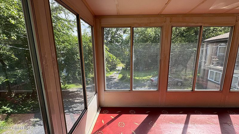 3rd image of 707B Delaware Avenue