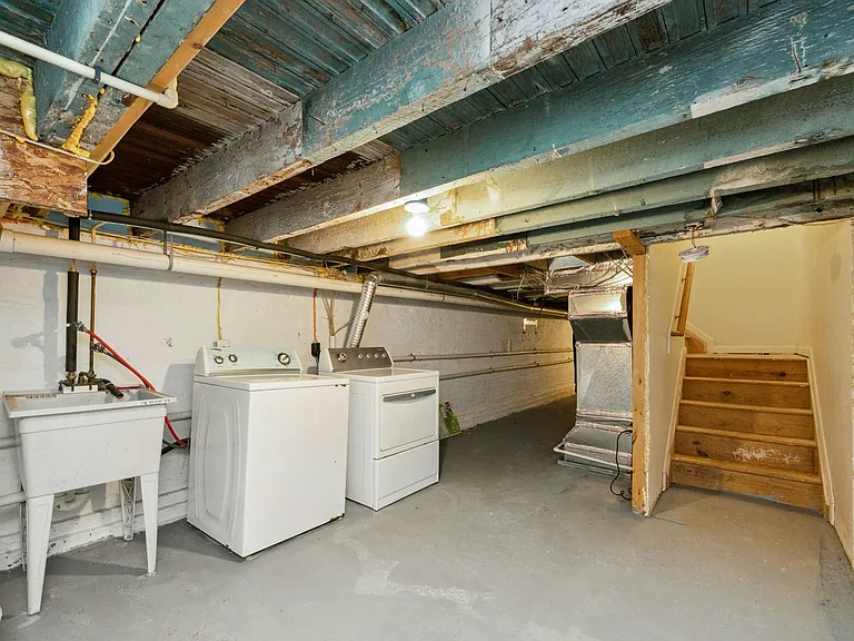 2416 Jefferson St — Photo 8