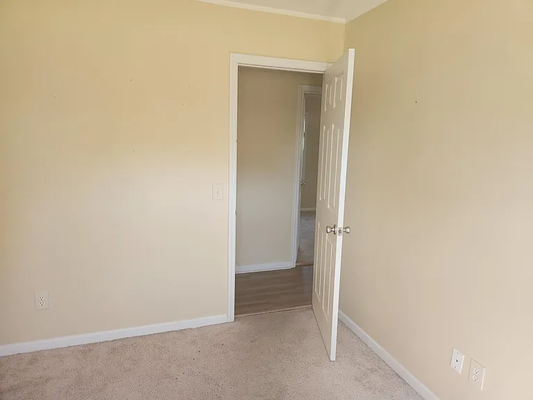 5318 Lawrence Dr — Photo 20