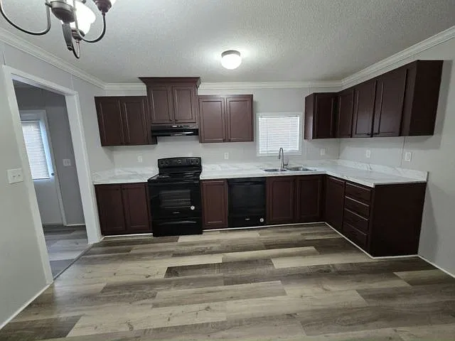 3 bed, 1040 sqft, $1,955 — Photo 4