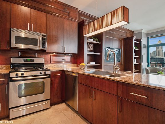 5th image of 340 W Superior St APT 1105