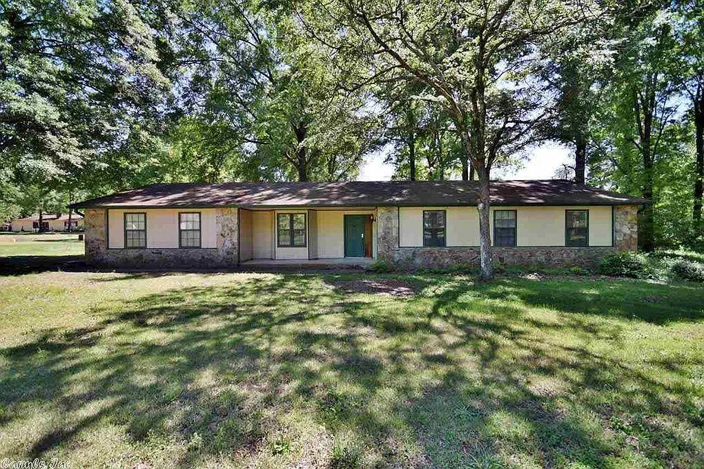 3 bed, 2016 sqft, $1,100 — Photo 1